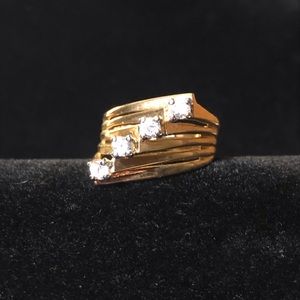 Gold tone zirconia ring nwt